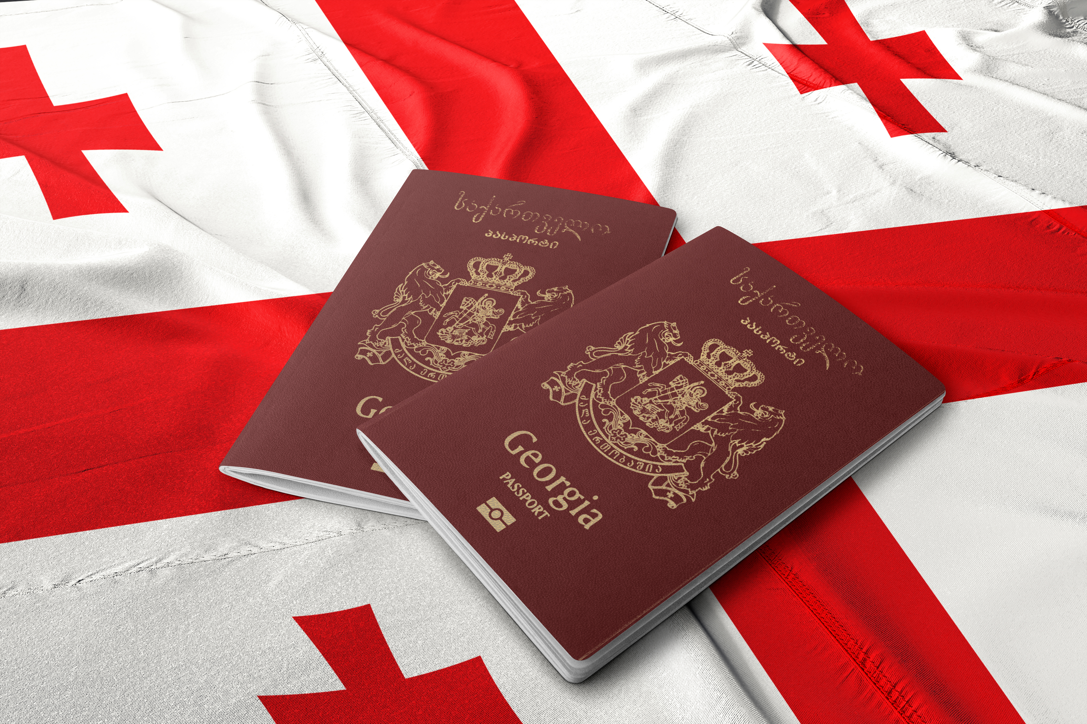 Флаг и паспорта Грузии, гражданство которой могут получить иностранцы