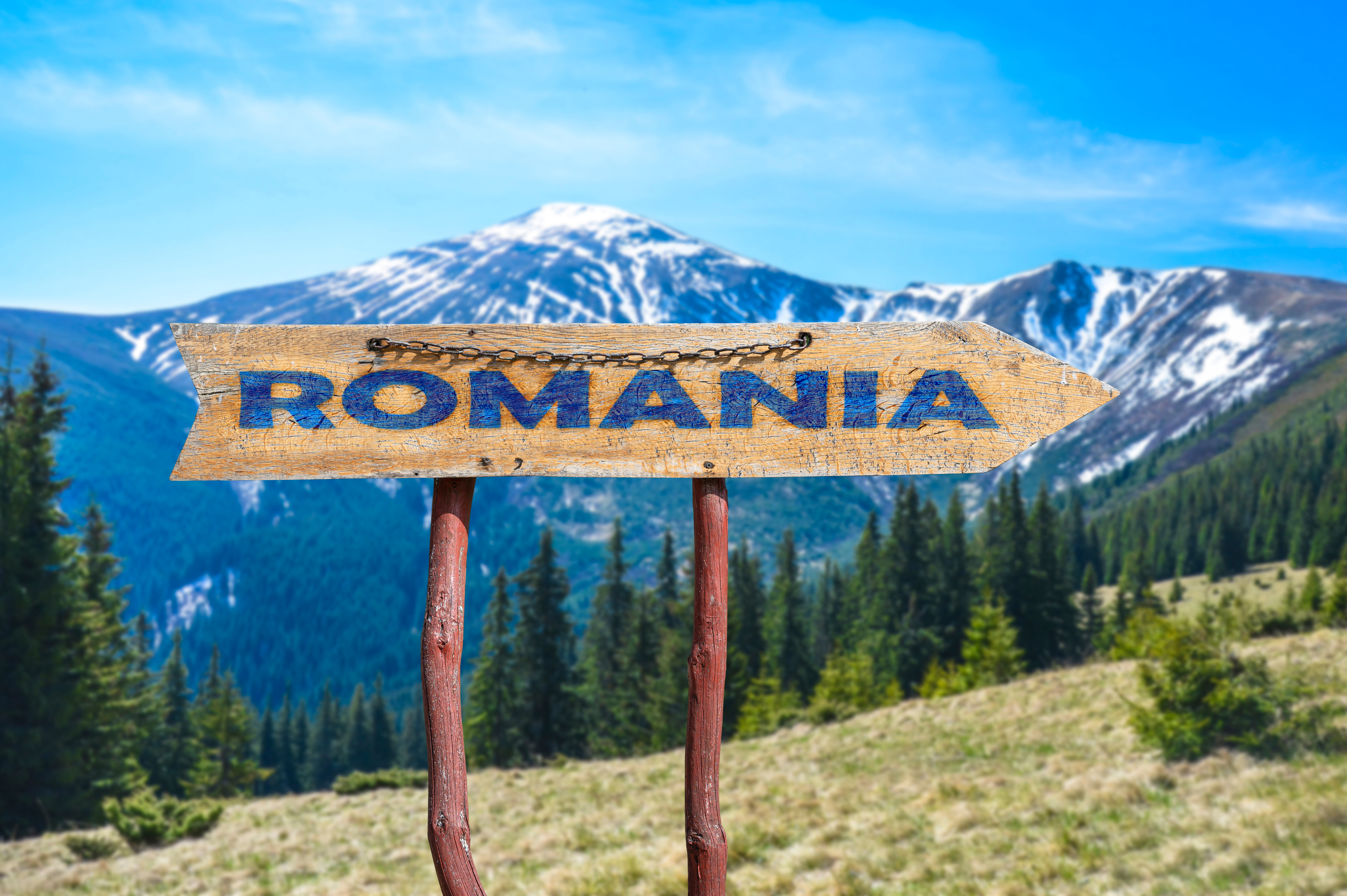 Указательная стрелка с надписью Румыния, где ПМЖ могут оформить иностранцы
