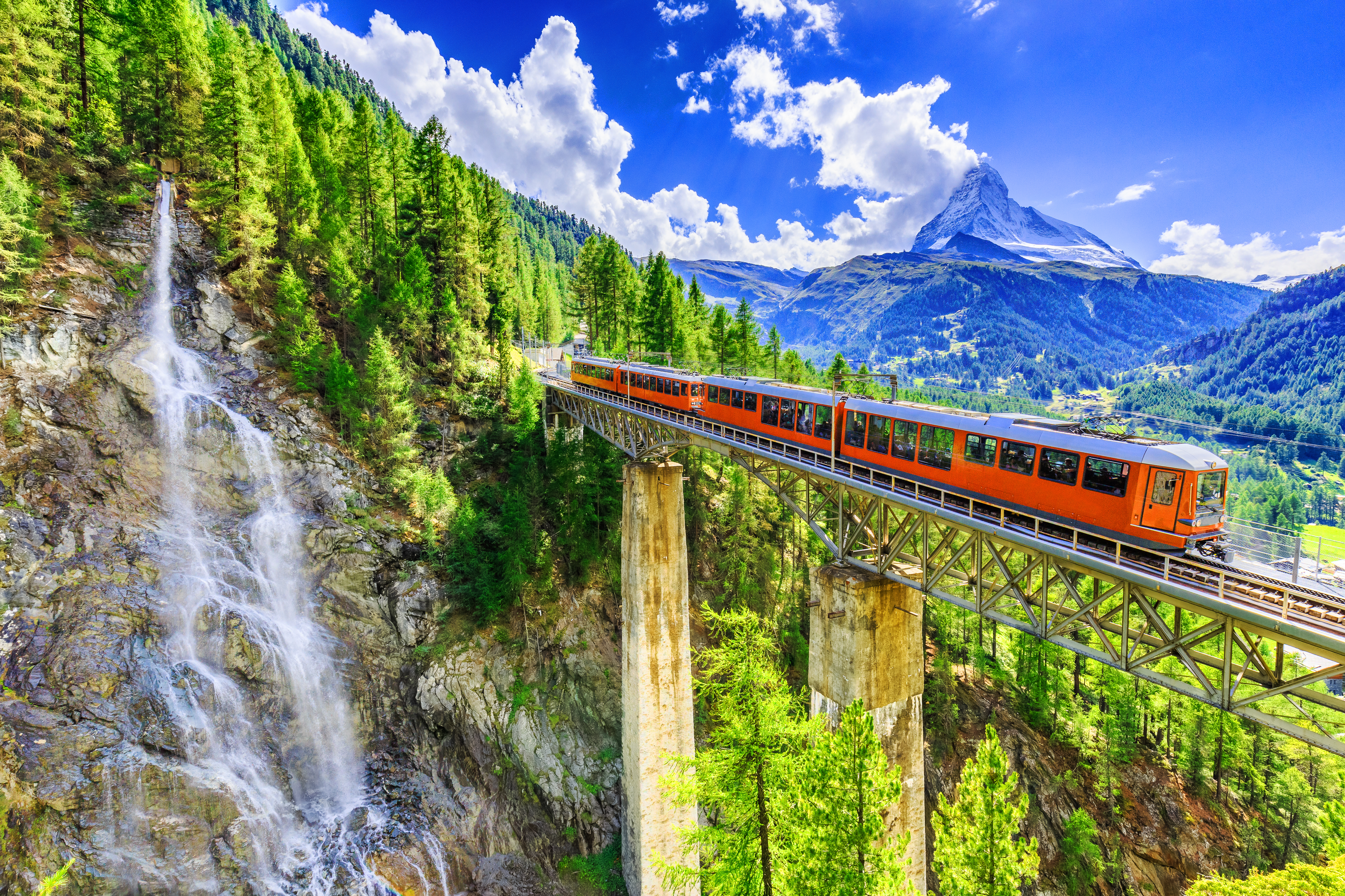 Горный пейзаж Швейцарии, ПМЖ которой могут получить иностранцы