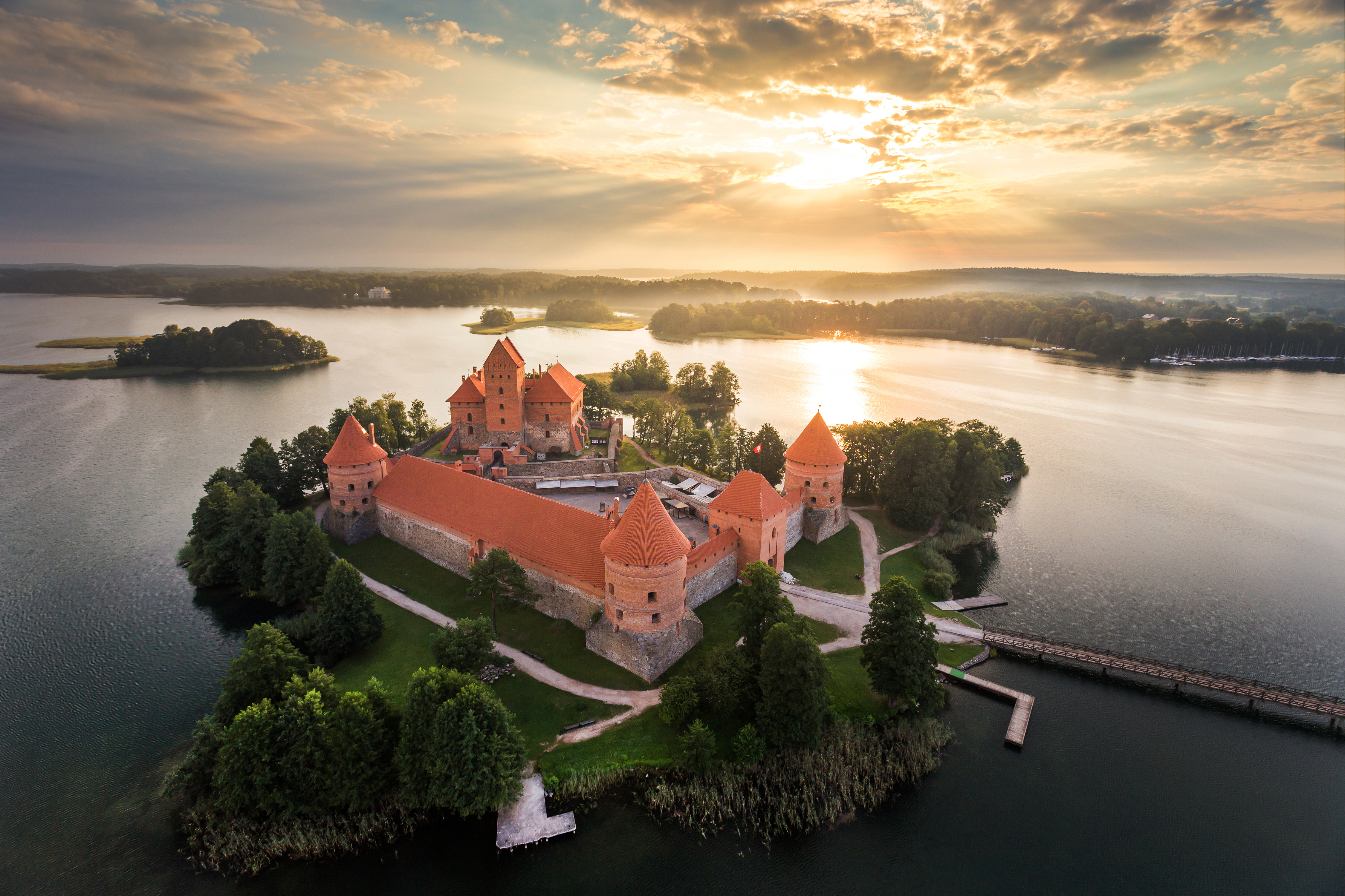 Тракайский замок в Литве, ВНЖ которой могут получить россияне, украинцы и белорусы