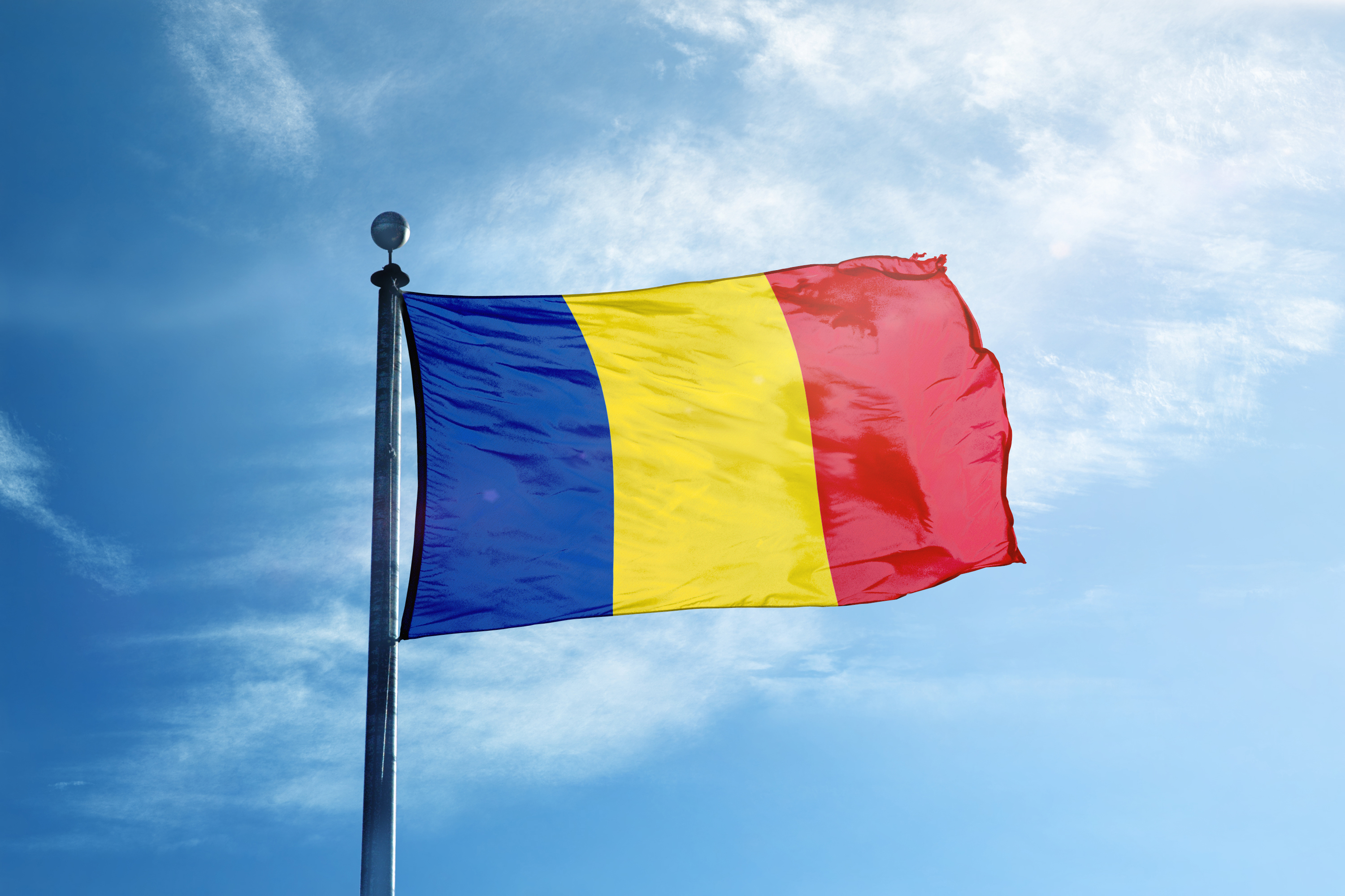 Флаг Румынии, страны, где присягу надо принимать для получения паспорта