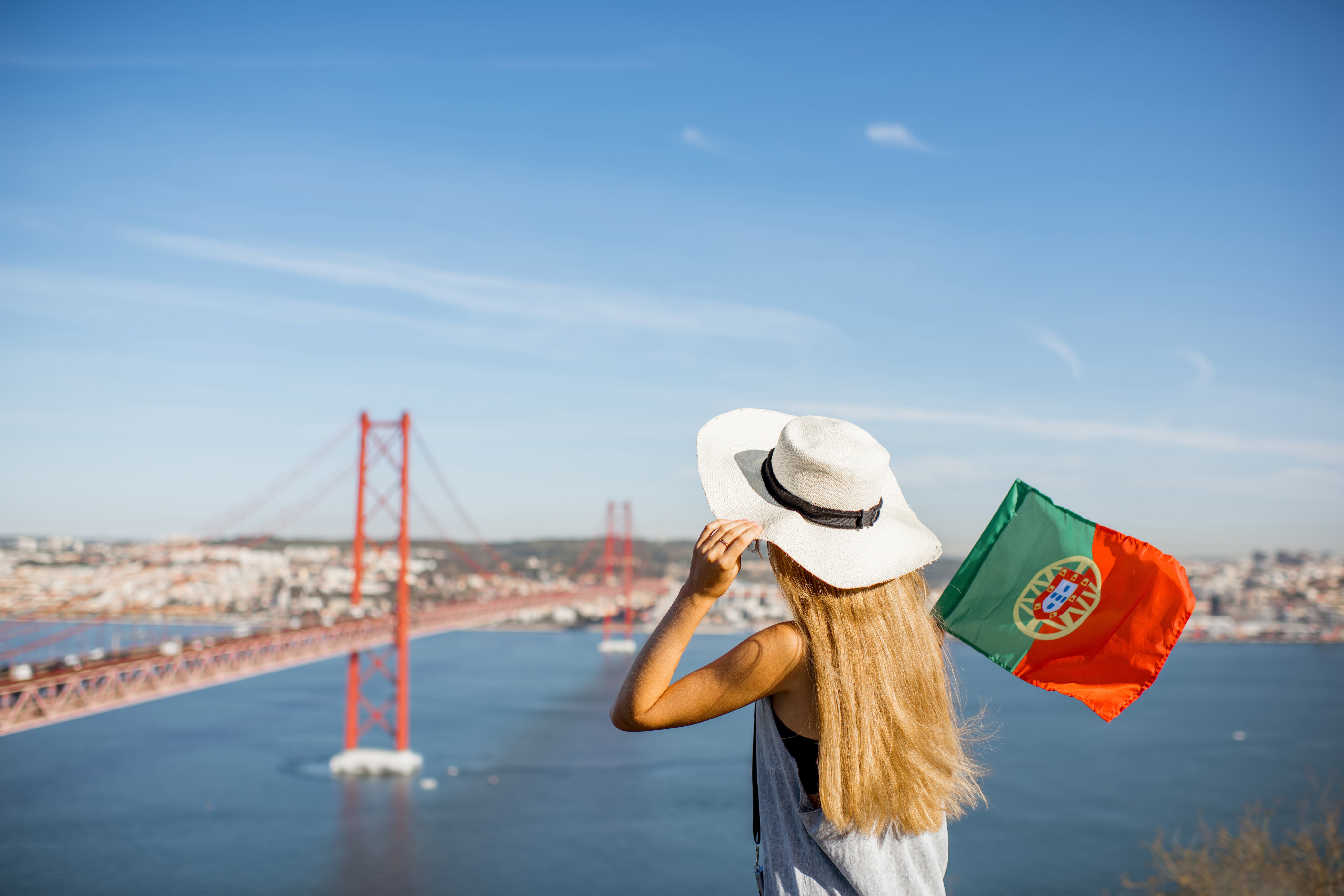 Можно ли быстро переехать в Португалию